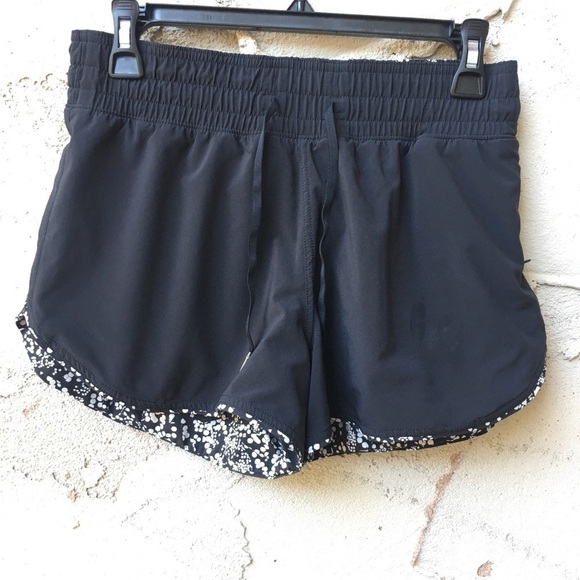 RARE Lululemon Reversible Choose A Side Chirasu Shorts I Size 6 - Picture 8 of 13